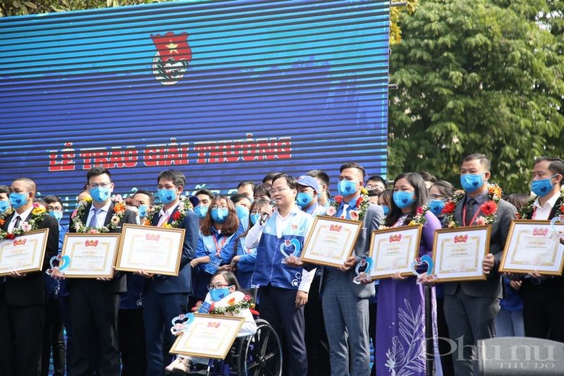 Ban Bí thư Trung ương Đoàn TNCS Hồ Chí Minh trao Bằng khen cho Trung tâm Thông tin Nguồn lực Tình nguyện Việt Nam vì có thành tích xuất sắc trong hoạt động tình nguyện vì sự phát triển đất nước, giai đoạn 2010-2020.