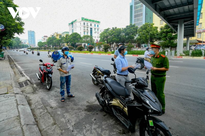 Hà Nội: Nhiều chốt kiểm soát  ùn ứ sau khi có quy định mới về giấy đi đường-dulichgiaitri.vn