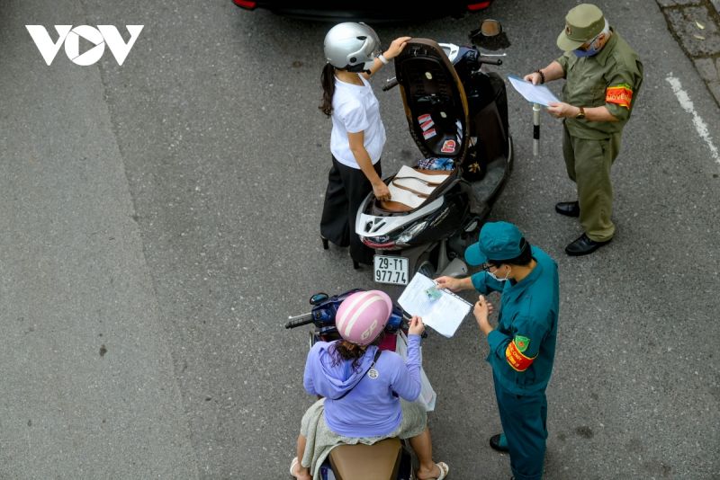 Hà Nội: Nhiều chốt kiểm soát  ùn ứ sau khi có quy định mới về giấy đi đường-dulichgiaitri.vn