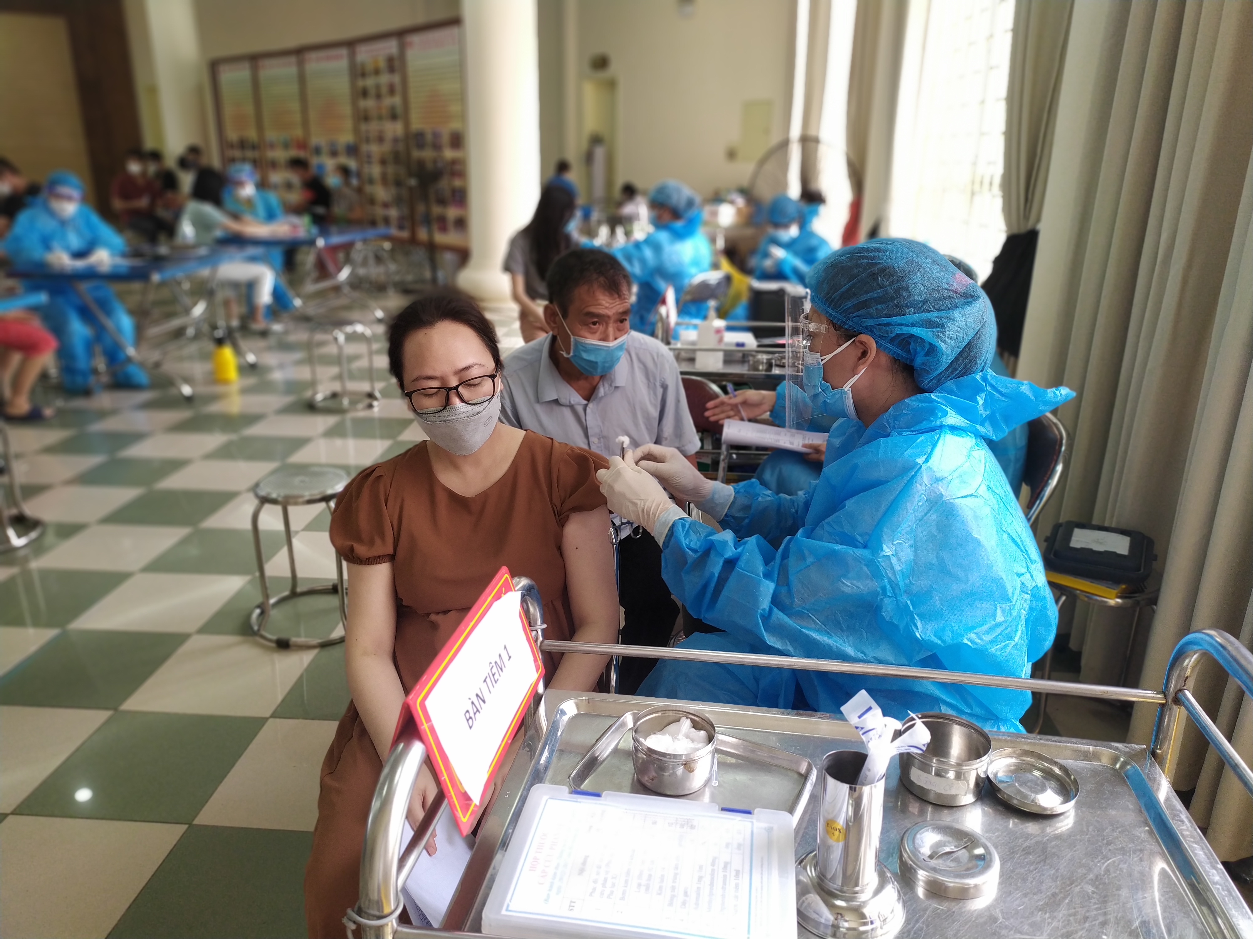 ‘Thắp đèn’ xét nghiệm diện rộng và tiêm vắc xin-dulichgiaitri.vn ‘Thắp đèn’ xét nghiệm diện rộng và tiêm vắc xin-dulichgiaitri.vn