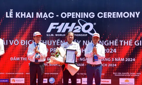 Khai mạc Giải đua thuyền máy nhà nghề quốc tế UIM F1H2O tại Bình Định