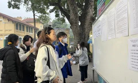 Ngày 18/4, học sinh Hà Nội nộp phiếu dự tuyển lớp 10 năm học 2025 - 2026