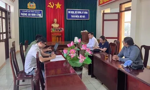 "Các mẹ ơi biết gì chưa?"