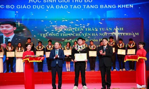 Hà Nội: Tuyên dương khen thưởng học sinh giỏi tiêu biểu Thủ đô năm học 2024 - 2025