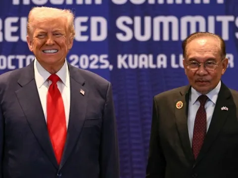 Ông Trump khởi động chuyến công du châu Á bằng loạt thỏa thuận thương mại và hòa bình