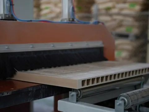 Thí điểm biến rác thải nhựa thành sản phẩm gỗ hữu ích