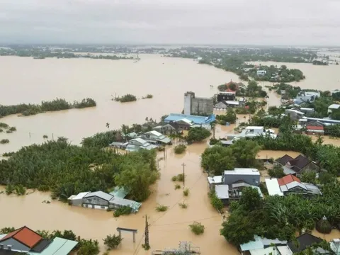 Đà Nẵng: Nước lũ dâng cao cô lập 10 xã, phường, sơ tán 15.886 người