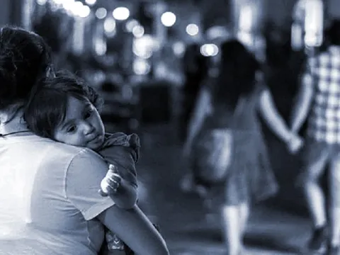 Cha tôi “một bến, hai đò”