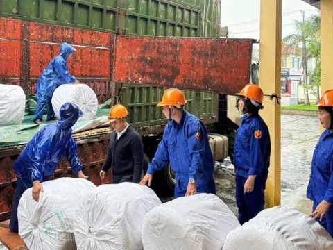 Xuất cấp hàng dự trữ quốc gia hỗ trợ Huế khắc phục hậu quả mưa lũ