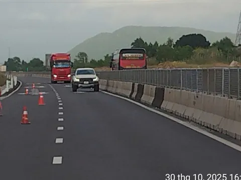 Nước rút, khôi phục lưu thông phương tiện trên cao tốc Vĩnh Hảo-Phan Thiết