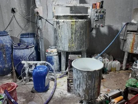 Đột kích "xưởng" sản xuất nhiều loại mỹ phẩm giả các thương hiệu nổi tiếng quy mô lớn