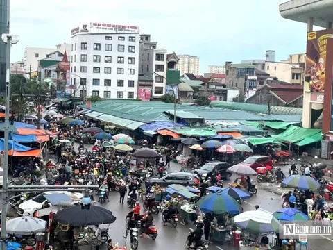 Lòng đường bị “nuốt chửng”, tuyến phố trung tâm Tp. Vinh thành điểm nóng lấn chiếm