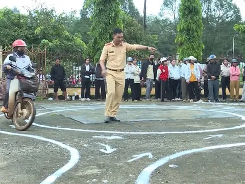 Đồng bào biên giới tại Gia Lai nô nức học sát hạch lái xe hạng A1